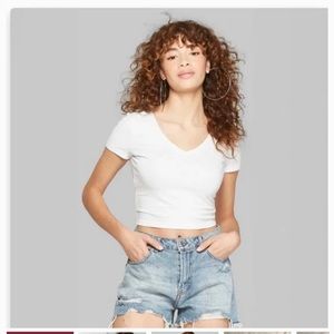 Wild Fable White Short Sleeve V-Neck Cropped T-Shirt — Size: M